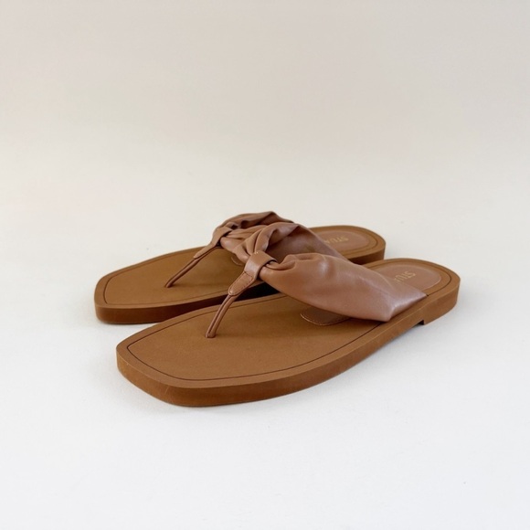 Stuart Weitzman Cassie Sandal Flip Flop Thong Flat Puff Leather Designer Tan 9 - Picture 2 of 10